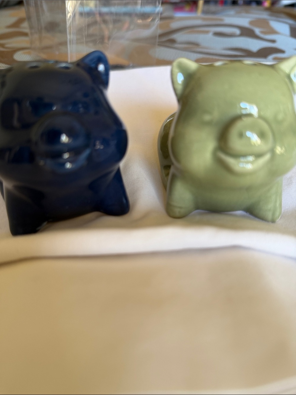 pig salt pepper shakers